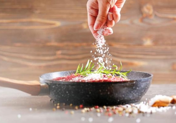 Văn hóa “ăn mặn – uống đậm” và nguy cơ đột quỵ Văn hóa “ăn mặn – uống đậm” và nguy cơ đột quỵ