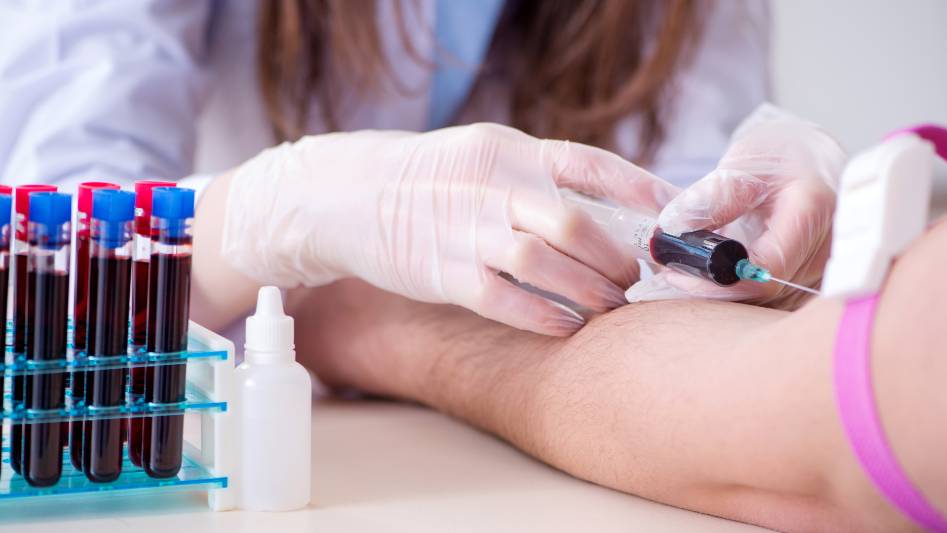 Xét Nghiệm Máu Trong Gói Tầm Soát Đột Quỵ
