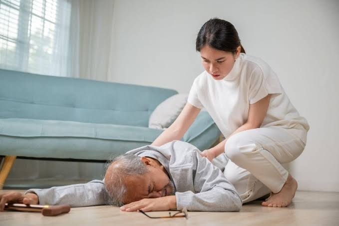 Phân biệt Khám Đột Quỵ và xử lý khi có dấu hiệu đột quỵ