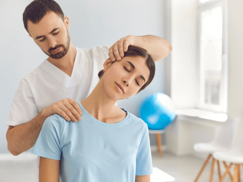 Làm gì khi thấy người thân có dấu hiệu đột quỵ não | ĐIỀU TRỊ ĐỘT QUỴ TÂN PHÚ