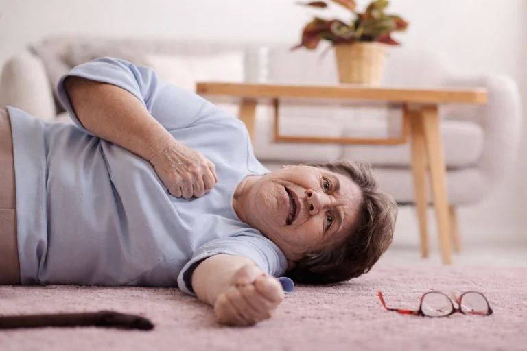 Ai nên chủ động đến phòng khám đa khoa để đánh giá nguy cơ đột quỵ?