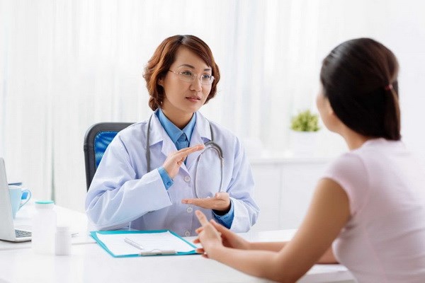 bác sĩ tư vấn tận tình