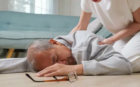 Những Sai Lầm Thường Gặp Khi Sơ Cứu Đột Quỵ